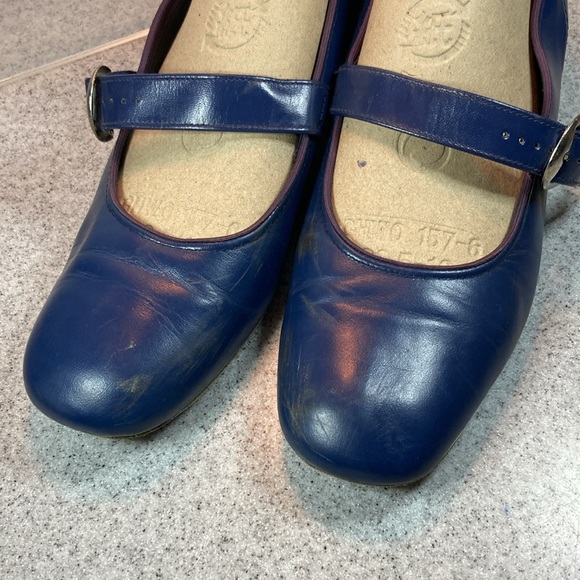 Promenaders size 9 blue leather Mary Janes. 1” heel full leather bottom sole. - Picture 3 of 6